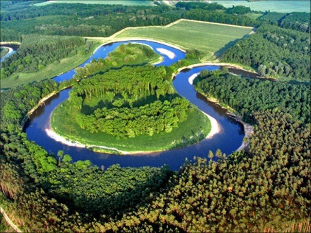 Narovnané řeky musíme opět zvlnit. Pro krajinu jsou meandry vhodnější, jde i o podzemní vody