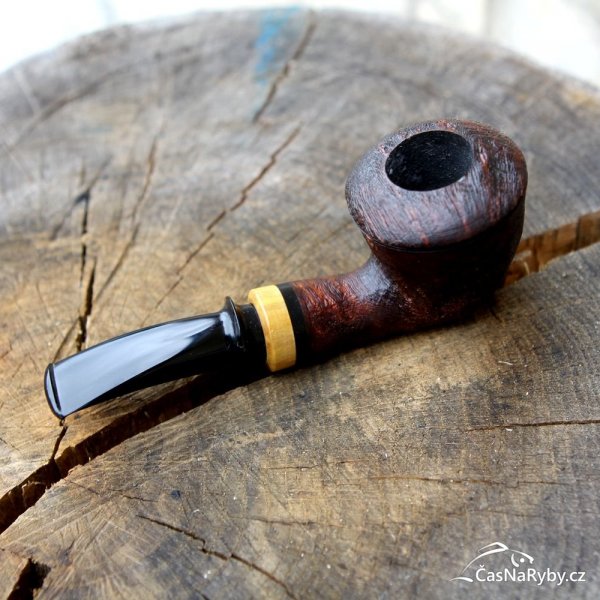 Dýmka od pipe makera Pavla Tomana: krásný Dublin se zimostrázovým kroužkem