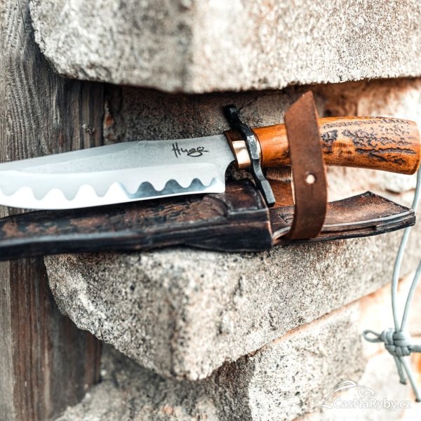 Nůž od nožíře Petra Doležala ala Huga: krásný víceúčelový zárazák s výborným úchopem i unikátní záštitou