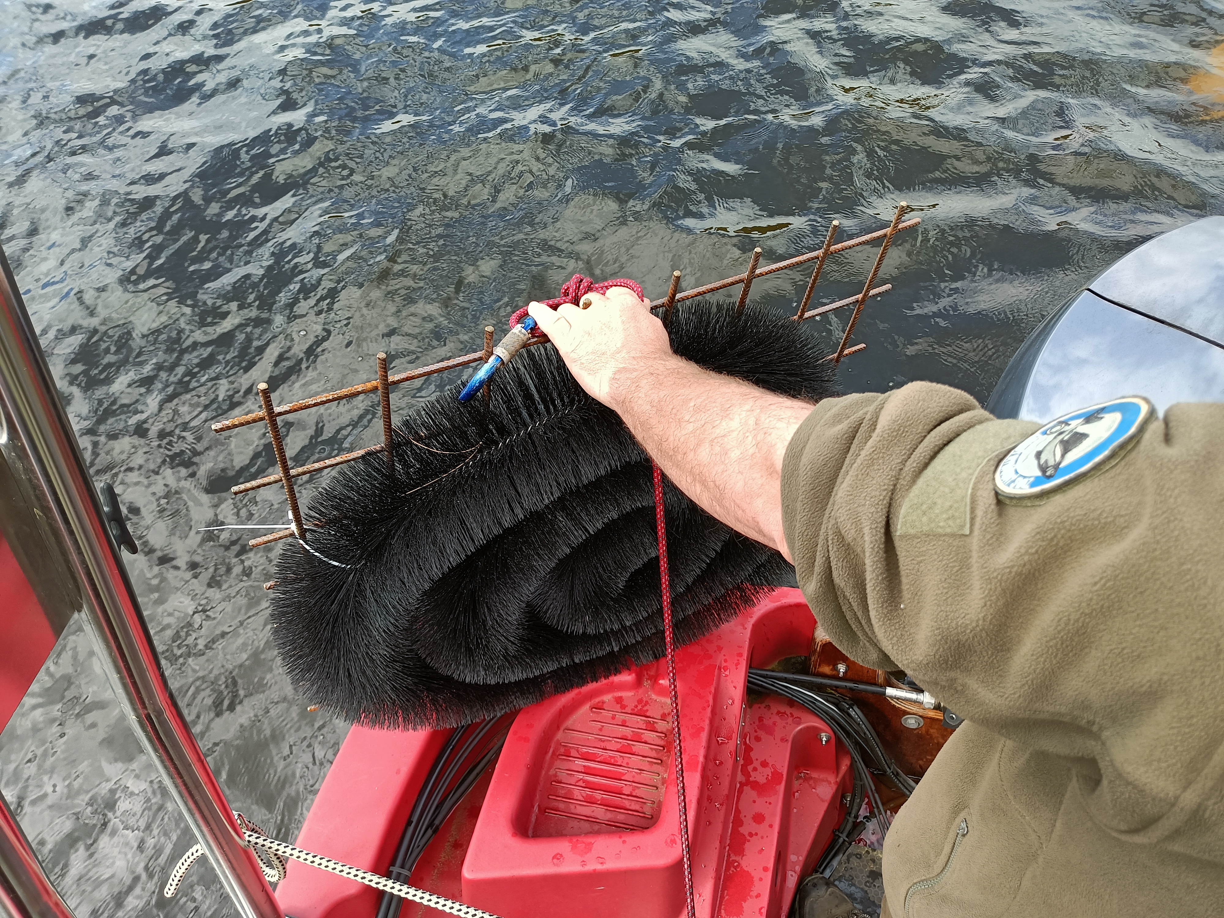 Pražští rybáři pečují o candáty, instalovali třecí hnízda na Slapy