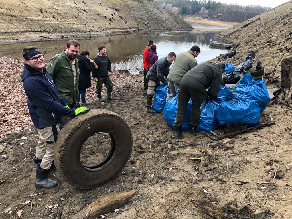 Úklid Orlické přehrady: Děkujeme dobrovolníkům za pomoc!