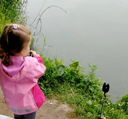 VIDEO: Vyhlášení soutěže o nejlepší dětské video. Čtyřletá holčička a její první úlovek