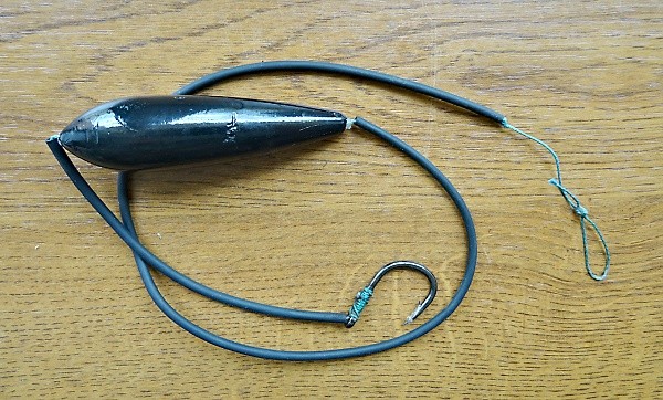 Podvodní splávek s jednoháčkem určený na nástahu - rousnice