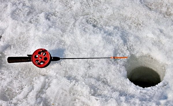 Lov na dírkách – prut na ice fishing